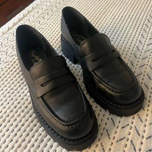 Seychelles Meridian Loafer in Black Leather, size 9